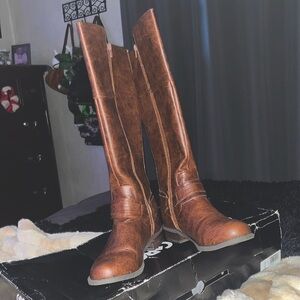 GBC, HARLEA model, woman’s boots, 9.5 brown. Copper circle & copper zipper.